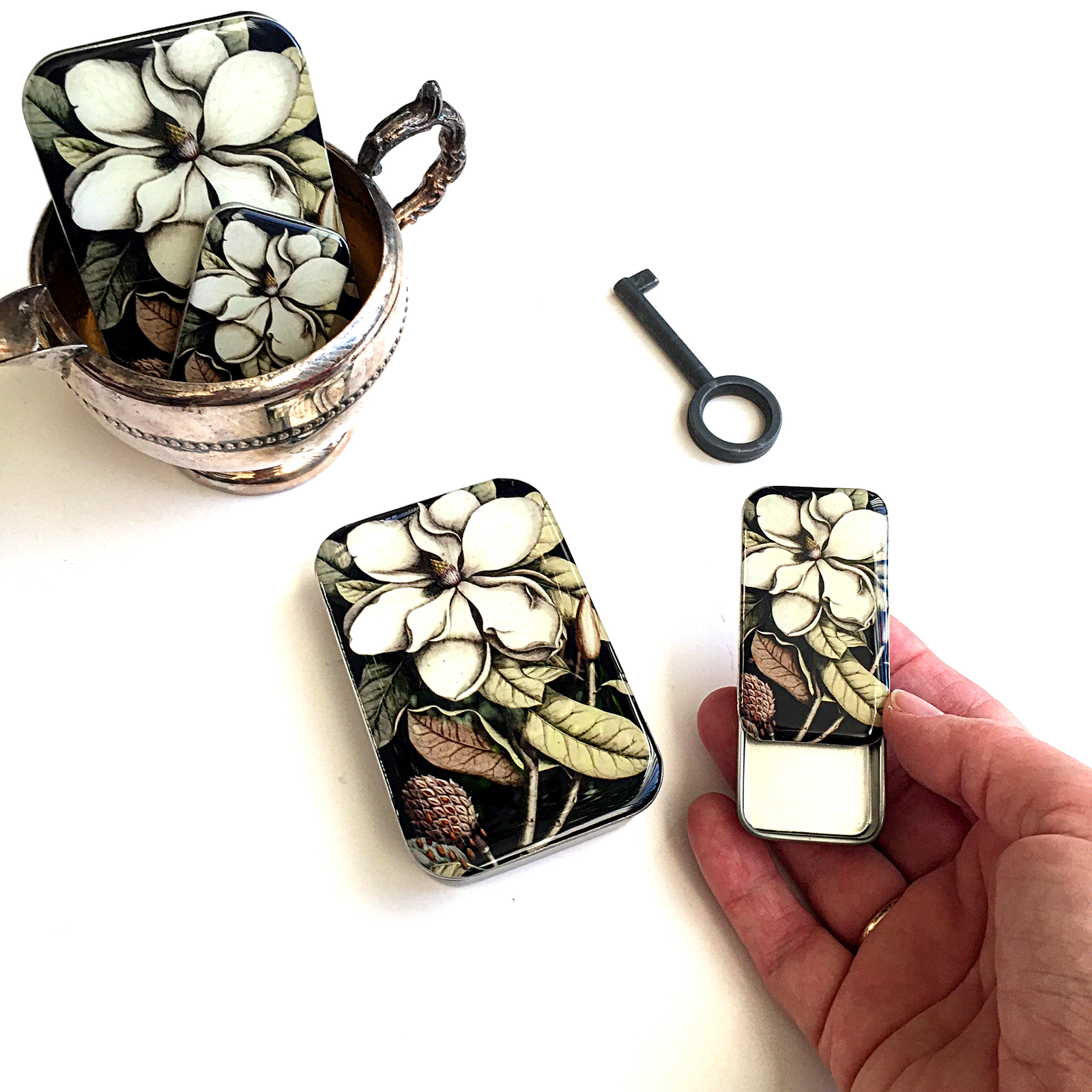 Magnolia Notions tin (011)